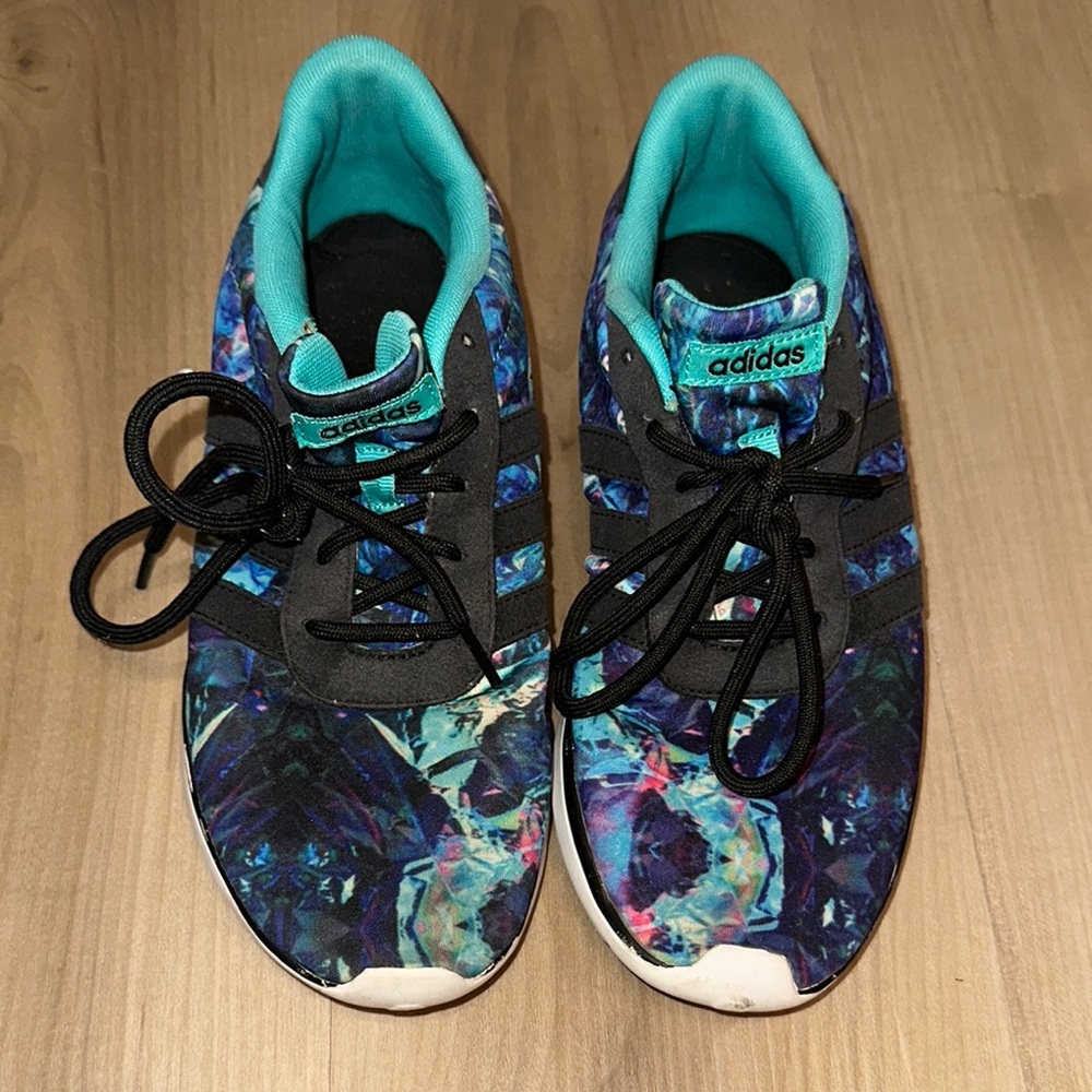 adidas Black Sneakers with Abstract Design and Low-Top Style